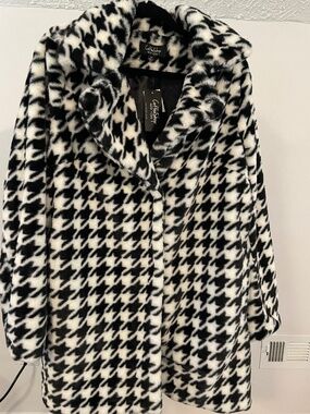 COFFEE SHOP - Macy's Faux Fur Coat - NWT